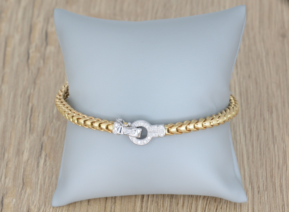  Ein Armband als Geschenk – festlich vorbereitet