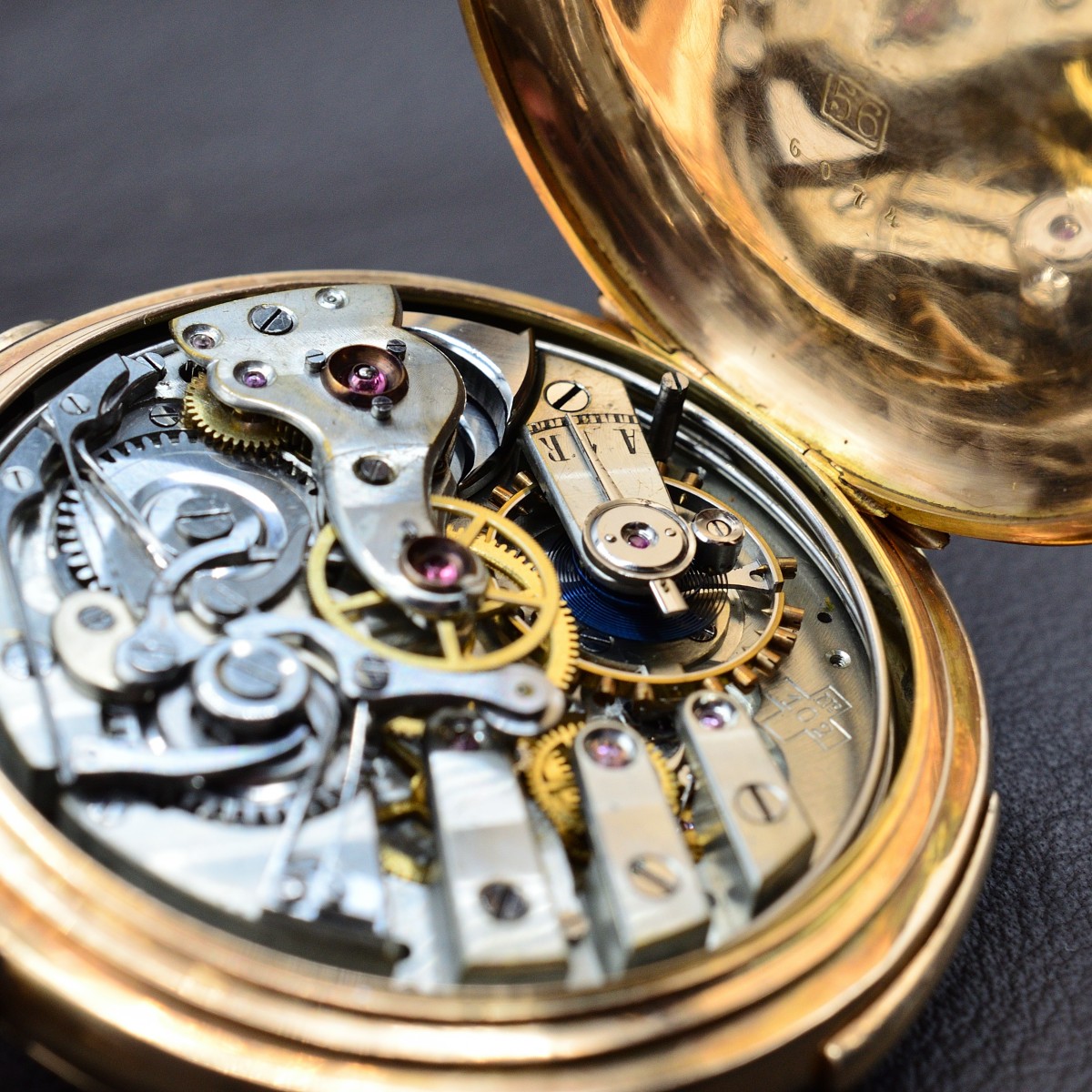  Taschenuhr mit sichtbarem Räderwerk