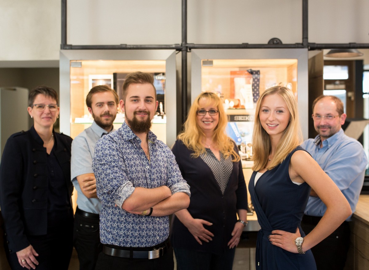 Das Team von Uhren & Schmuck Schöller im Geschäft 